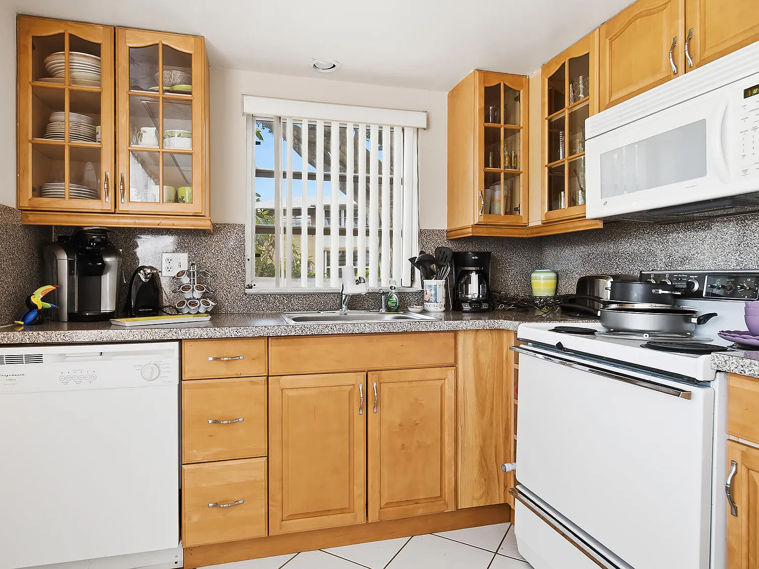 2 bed, 2.0 bath, 1025 sqft, $1,875 — Photo 3