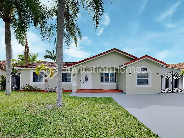 17035 SW 145th Ave — Photo 1