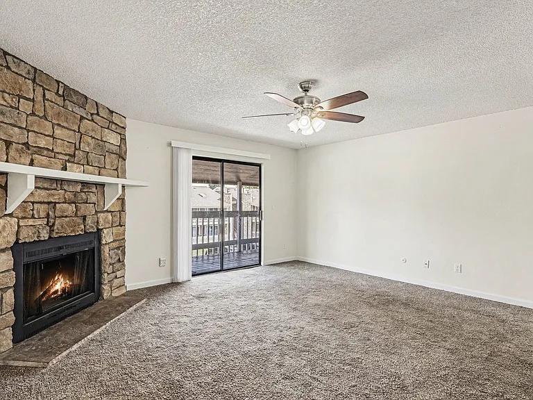 18004 E Ohio Ave #202 — Photo 2