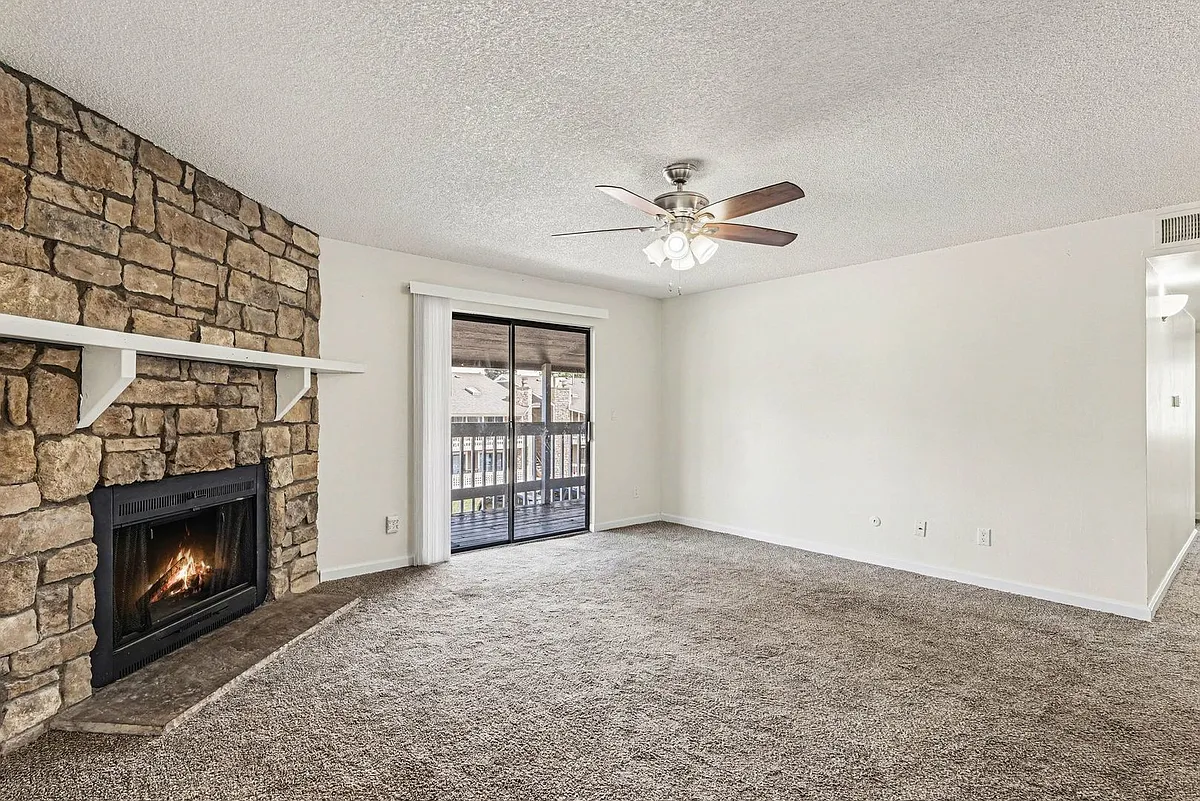 Building Photo - 18004 E Ohio Ave #202