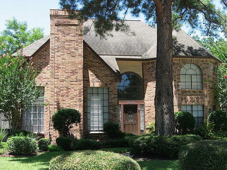 Another view of this pretty home.  Sprinkler system covers the entire yard.