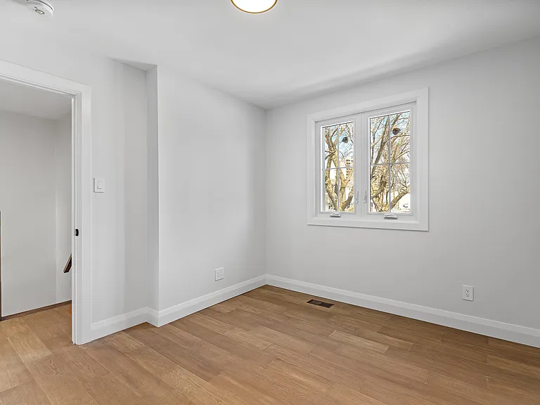 660 Hochelaga St — Photo 15