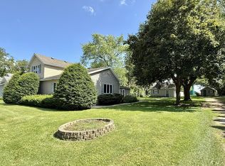 118 E School St, Sharon, WI 53585