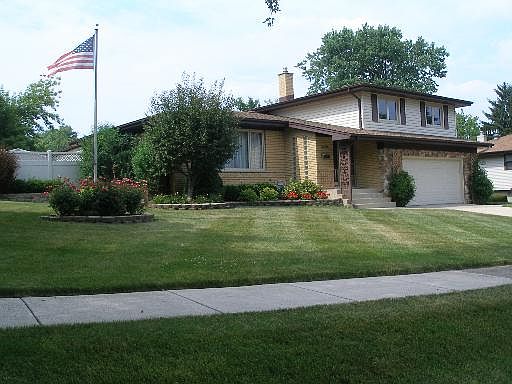 1st image of 8700 Lynnwood Dr