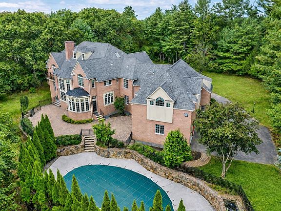 3rd image of 8 Stratford Way