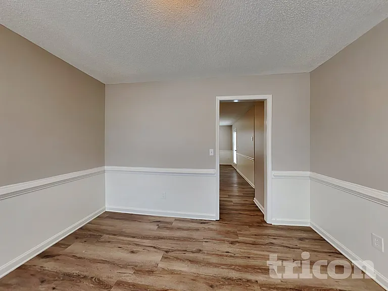 1239 Eagles Pass — Photo 3