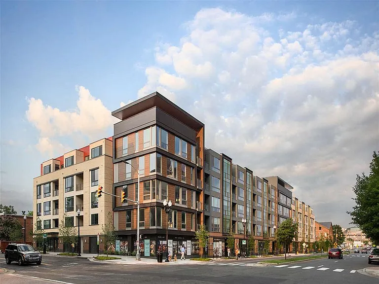 Ten at Clarendon — Photo 2