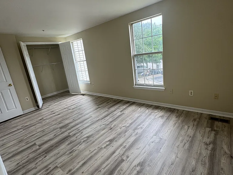 8918 Pembrook Woods — Photo 12