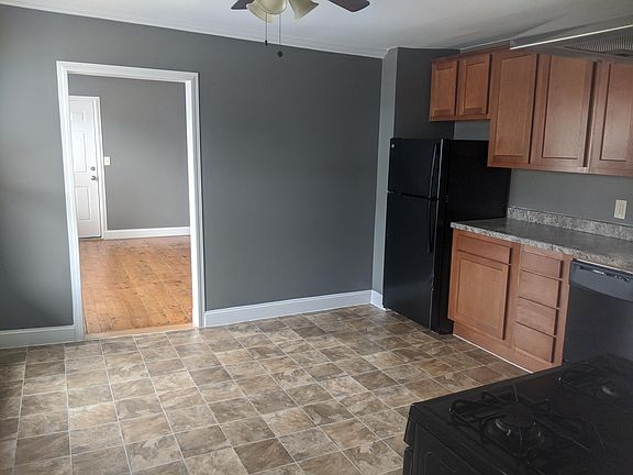 2nd image of 74 Kinsley St #A