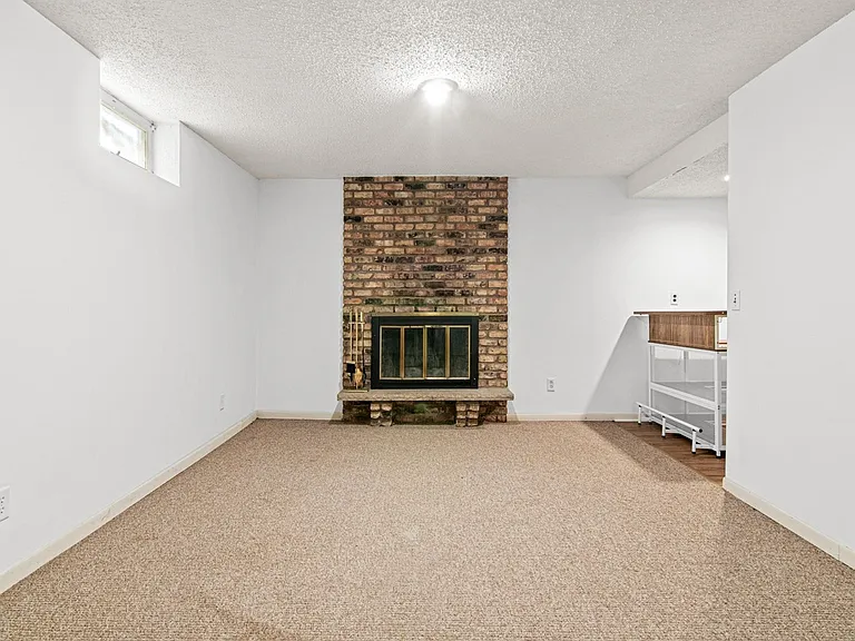3225 Lanewood Ln N — Photo 26