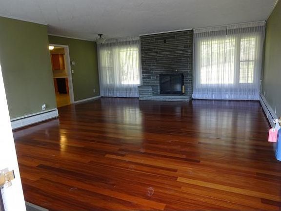 3rd image of 113 S Meadowbrook Ln