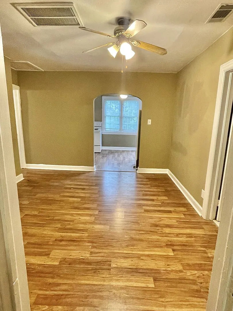 Renovated 2 Bedroom, 1 Bathroom Apartment — Photo 3