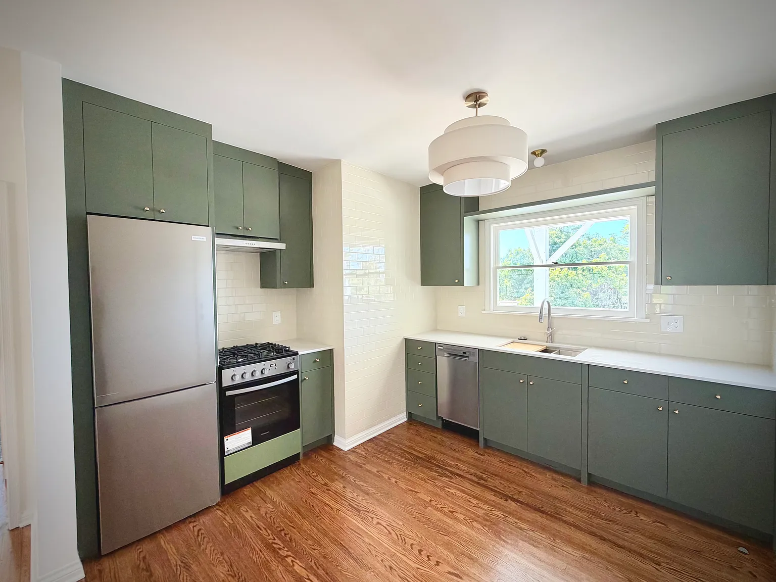 2 bed, 750 sqft, $3,600 — Photo 4