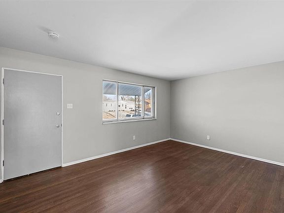 5th image of 2740 Morris Dr
