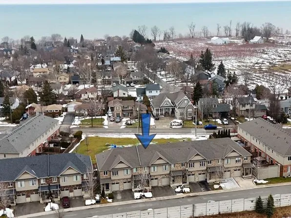 380 Lake St Unit 45, Grimsby, ON L3M 0E8