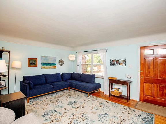 5th image of 7242 Thomas Dr