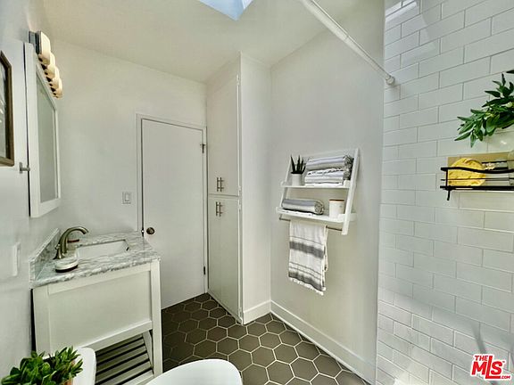 4th image of 1217 N Virgil Ave #12177B