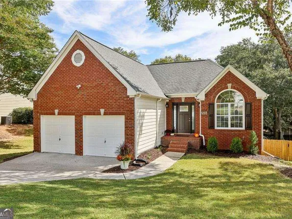 1293 Dalesford Dr, Alpharetta, GA 30004