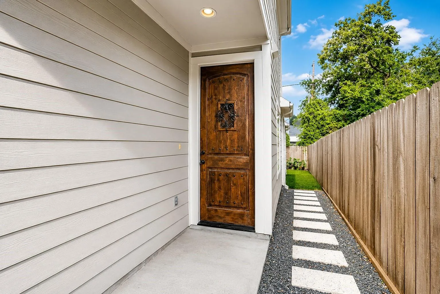 3 bed, 2.5 bath, 1596 sqft, $2,400 — Photo 4