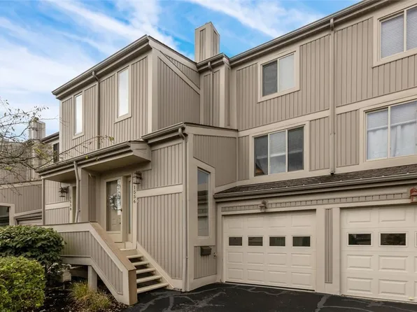 1556 Pineview Dr, Pittsburgh, PA 15241