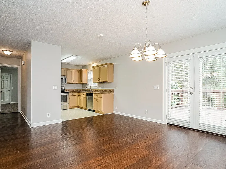 103 Rockton Ct — Photo 6