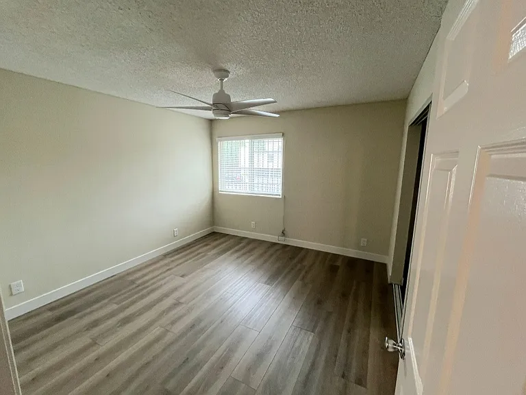 5051 Whitsett Ave #2122 — Photo 8