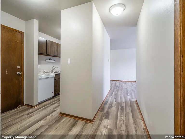 1225 Doctors Dr — Photo 3