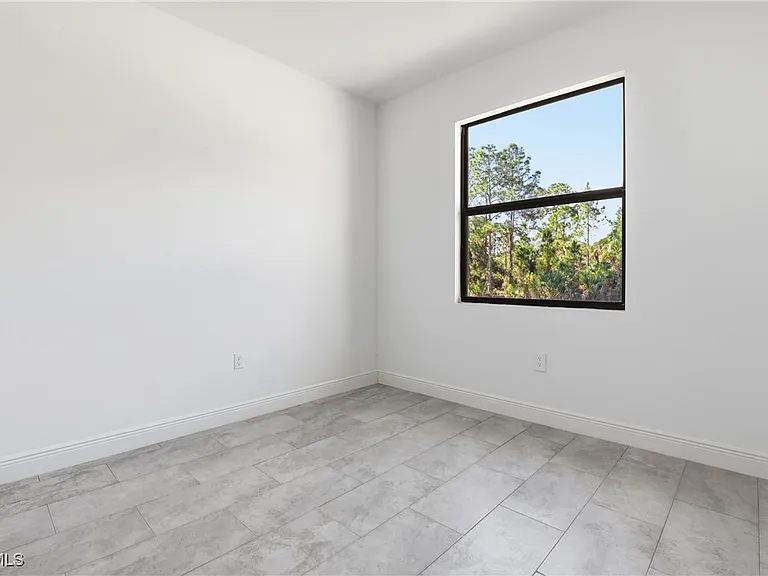 1087 Rugby Ln — Photo 12