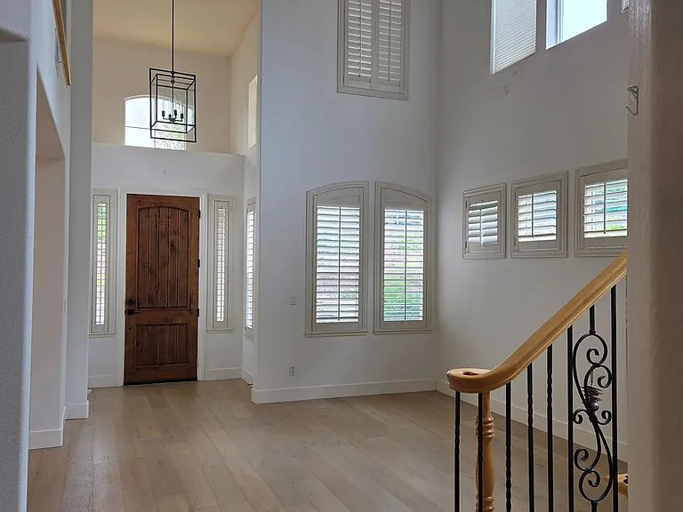 3265 Appian Way — Photo 4