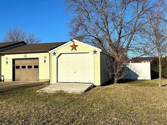2nd image of 76 Bernwood Dr