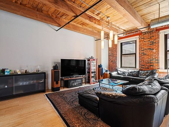 4th image of 9 Wbroad Way #402