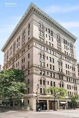 Sold by Sotheby's International Realty | media 32