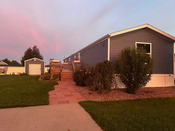 4015 Lost Valley Dr, Dubuque, IA 52001