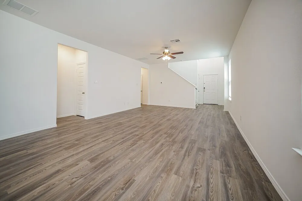 4 bed, 3.0 bath, 2074 sqft, $1,975 — Photo 4