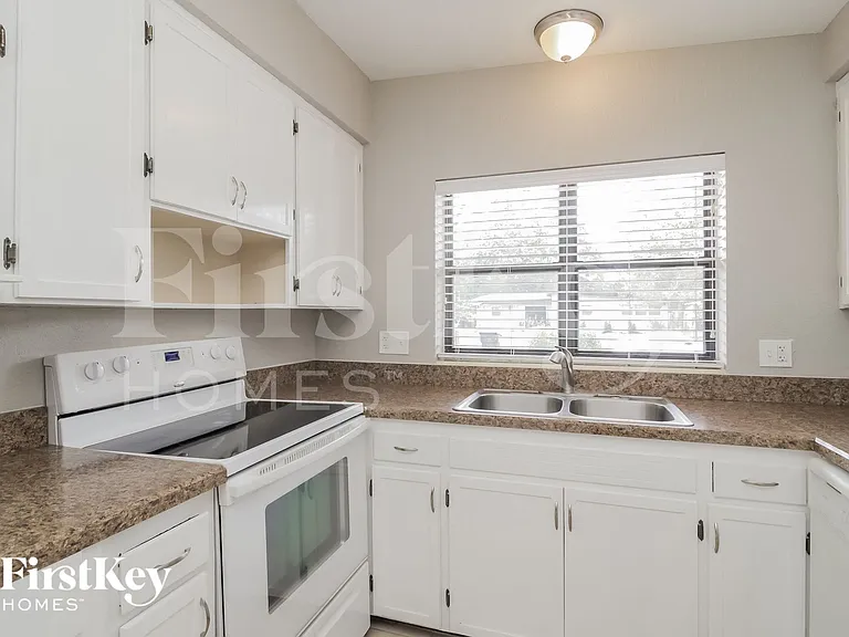 2812 Walnut St — Photo 5