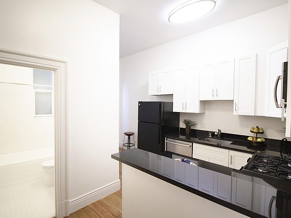 3rd image of 3099 Washington St APT 5