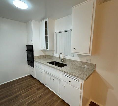 5th image of 939 E Lexington Dr #9