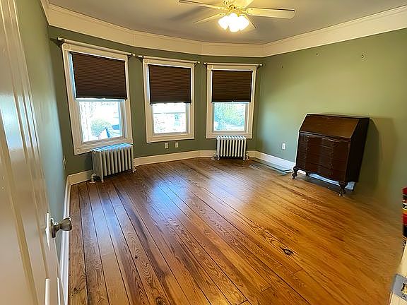 5th image of 585 Roanoke Ave