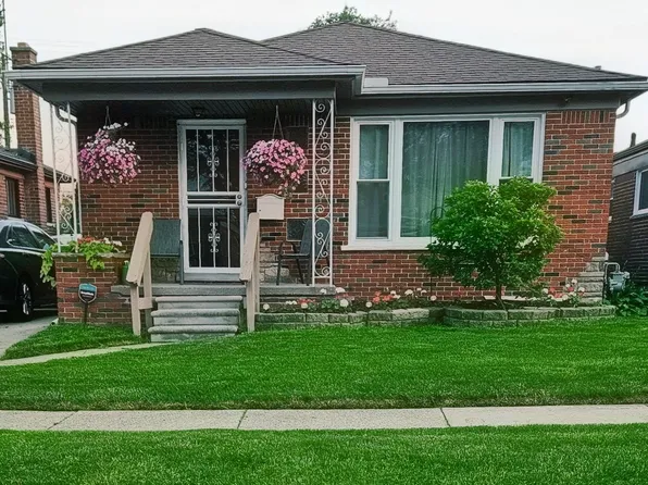 6828 Iowa St, Hamtramck, MI 48212