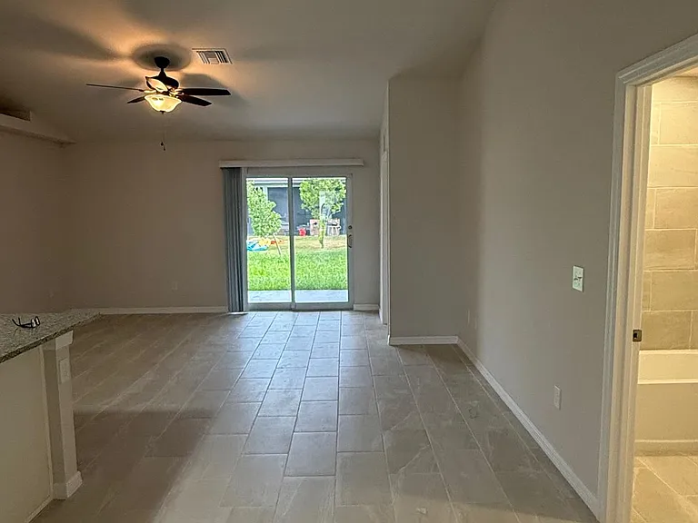 620 SW 7th St — Photo 3