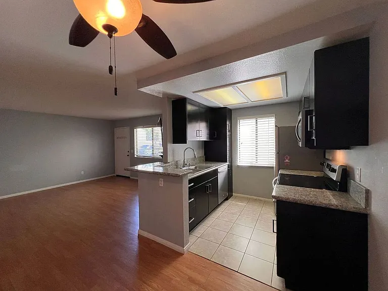 1654 Oliver Ave #5 — Photo 1