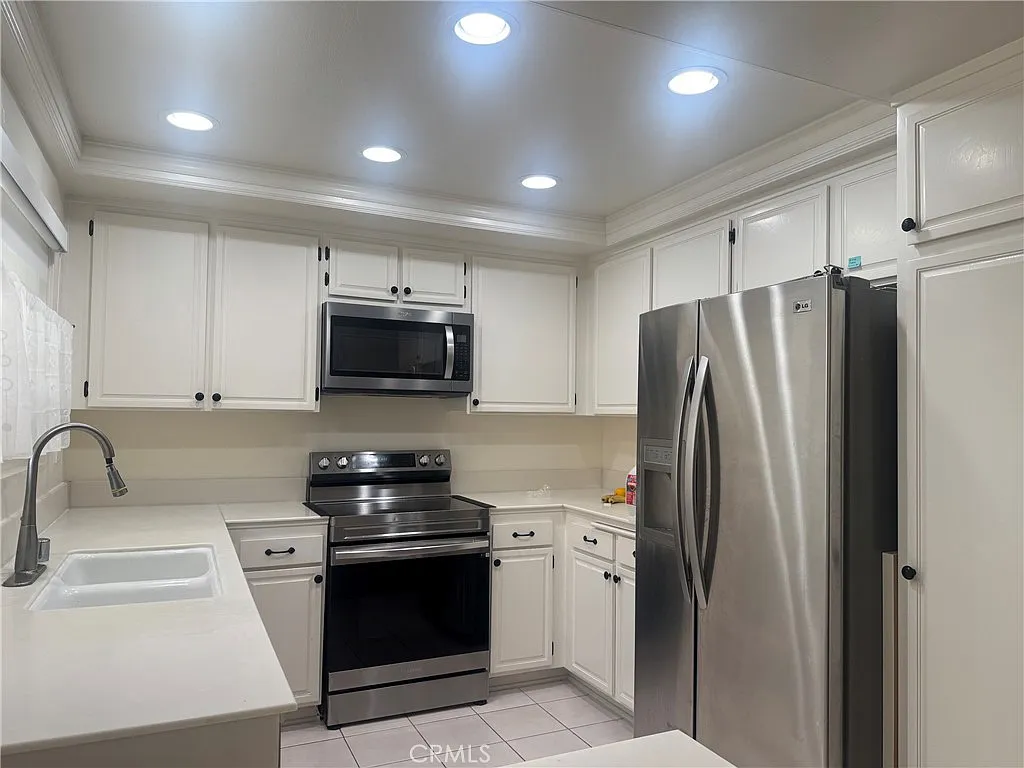 2 bed, 1152 sqft, $3,000 — Photo 3