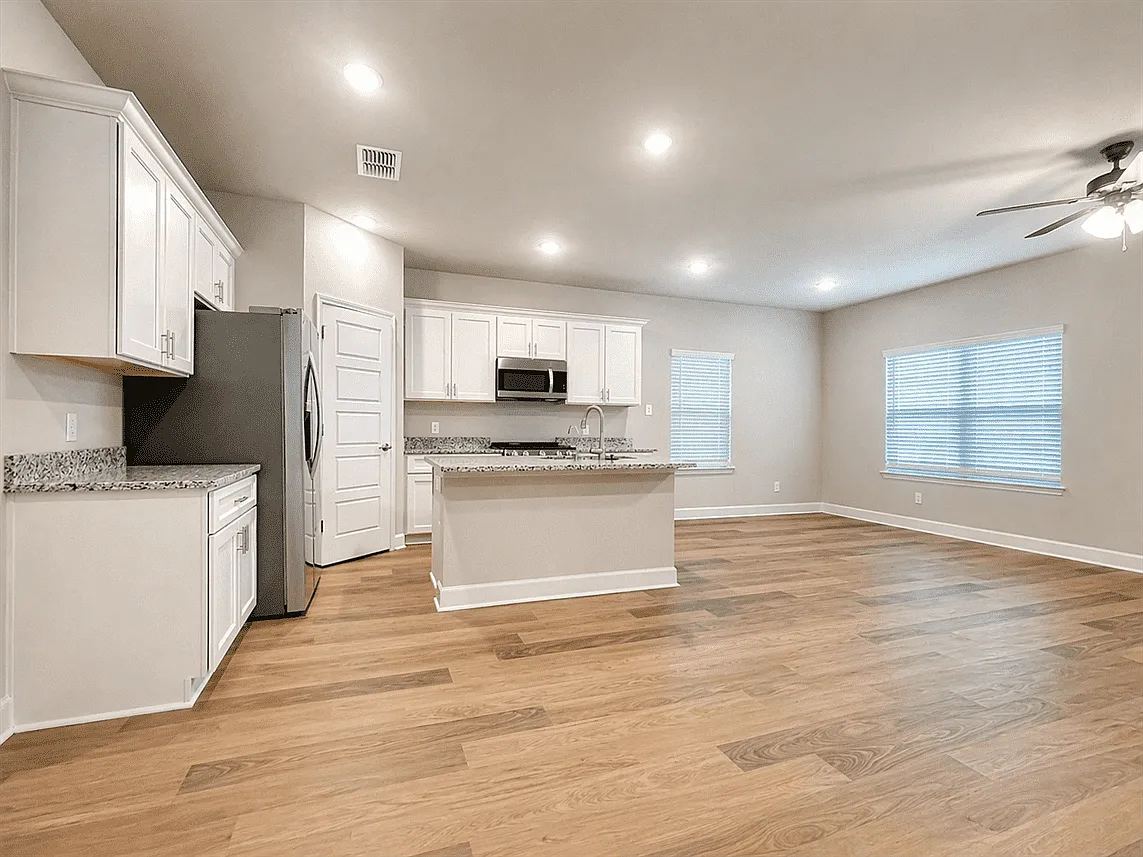 3 bed, 1263 sqft, $1,350 — Photo 3