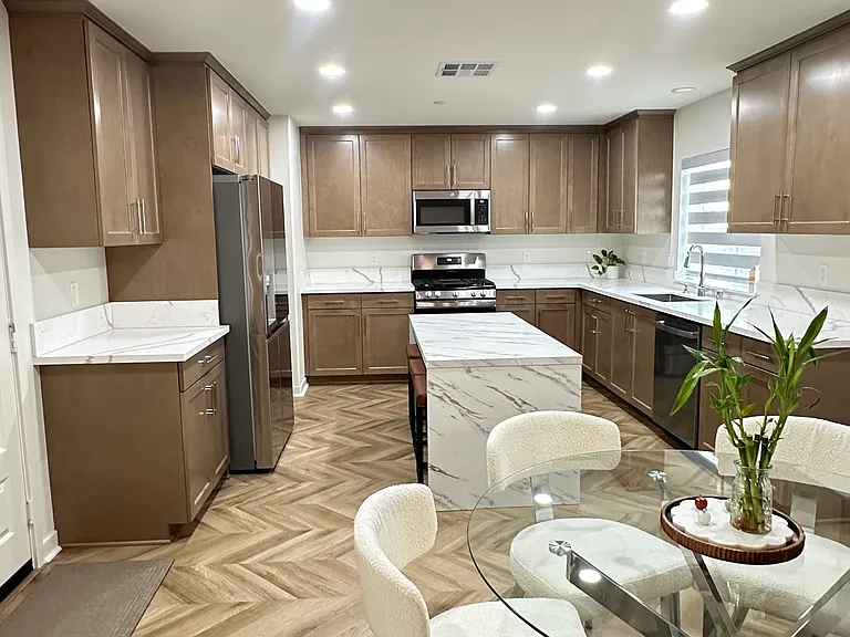 Mayra Ave — Photo 9