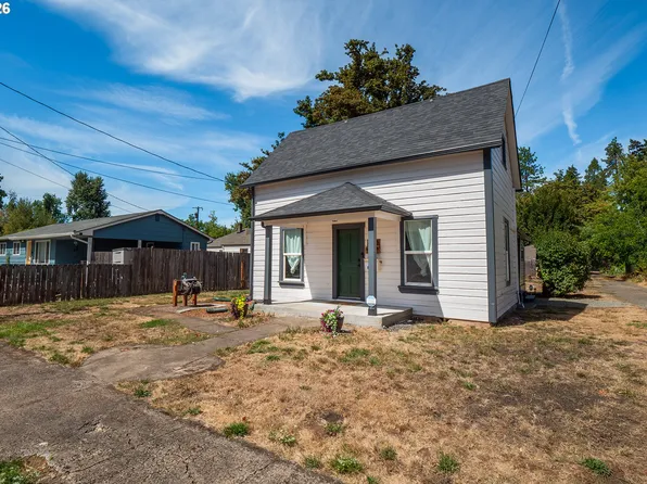 126 E Madison Ave, Cottage Grove, OR 97424