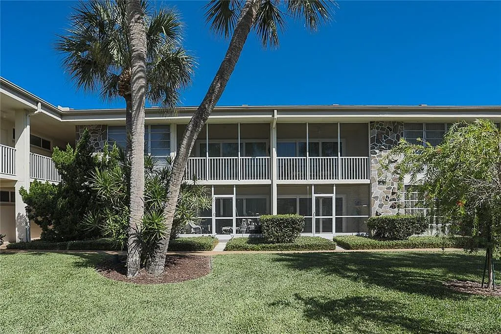1 bed, 1.0 bath, 770 sqft, $2,100 — Photo 2