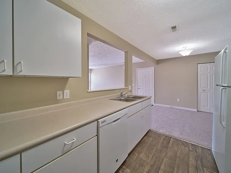 Fairway Park Apartments — Photo 16