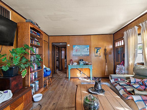 5th image of 2701 Withers Ave