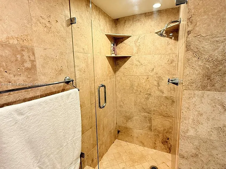 180 Isle Of Venice Dr #100 — Photo 13
