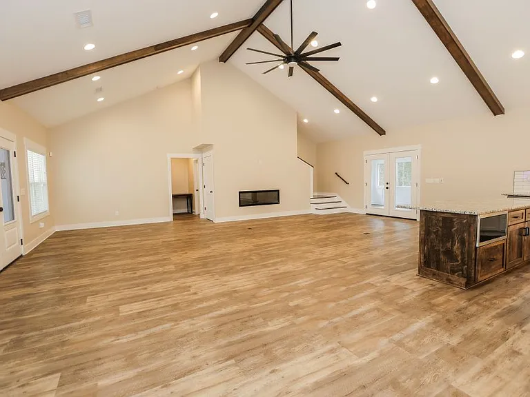 204 Blackberry Ln — Photo 4